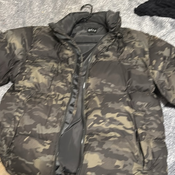 Qilo multi cam Blk puffer jacket size Mes - Picture 2 of 6